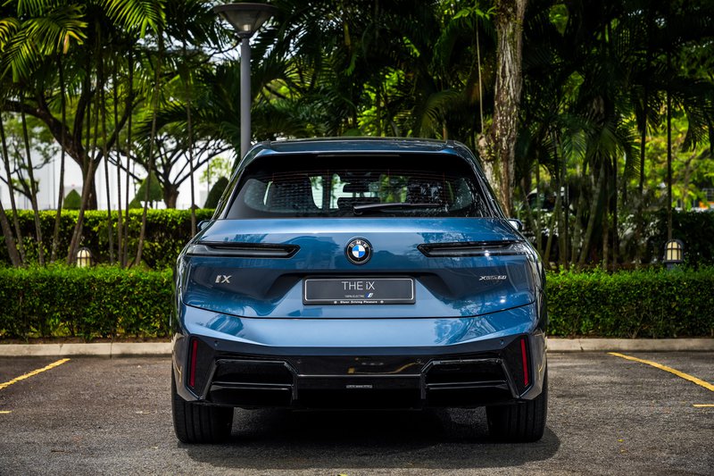 05. The New BMW iX xDrive60 M Sport Pro.jpg