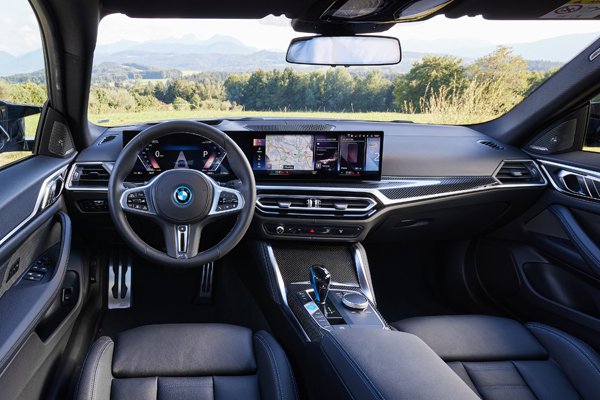 11_The-First-Ever-BMW-i4-M50.jpg