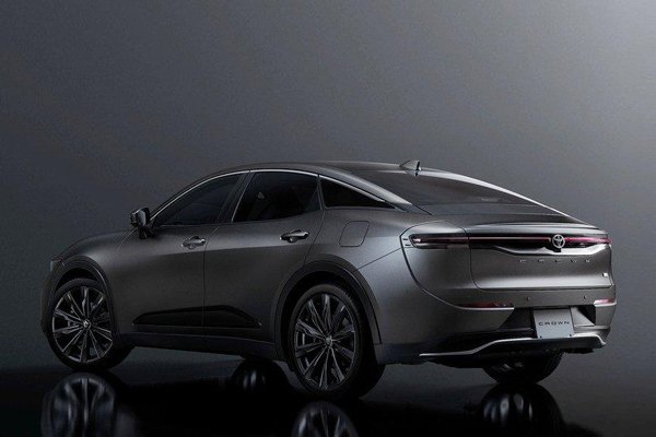 ▲Toyota推出Crown Crossover消光黑化特仕版,独树一帜的黑化风格异常抢眼。