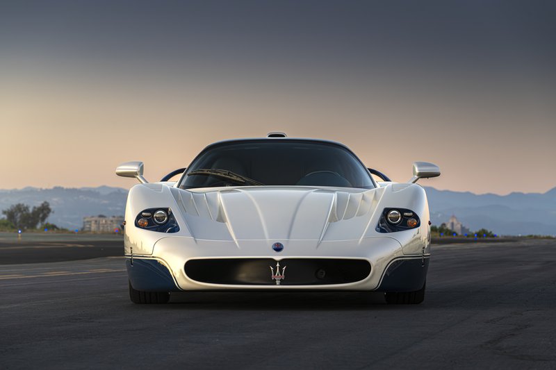 2005 Maserati MC12 Stradale_02.jpg