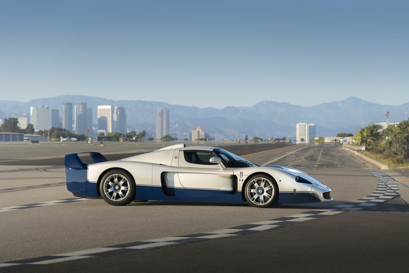2005 Maserati MC12 Stradale_03.jpg