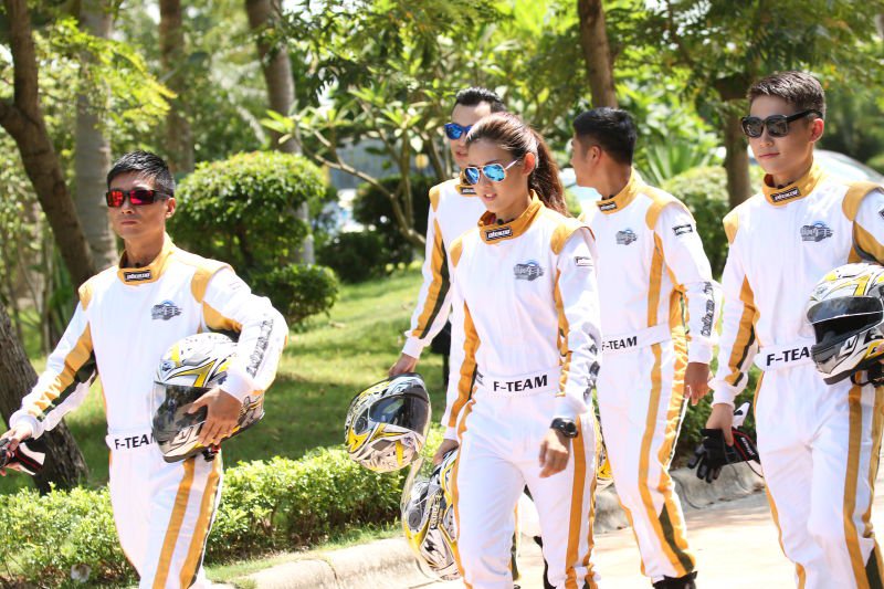 2015 年受邀参加中国《炫风车手》汽车竞技真人秀.jpg