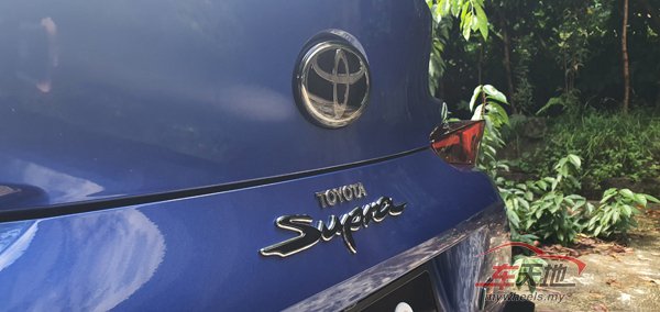 ▲尾部可以看到Toyota Supra字眼,这也是复刻了第一部Supra字眼。