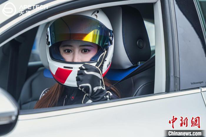 ▲中国知名女赛车手麻舰心