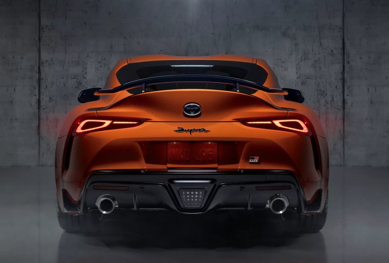 ▲Toyota GR Supra 45th Anniversary车尾。