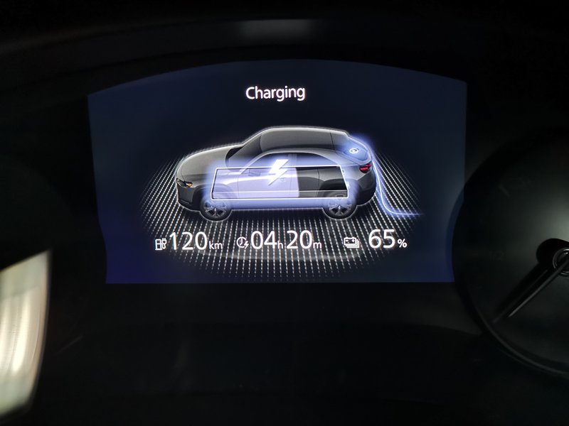 20230910_EV-Car-market_Mazda MX 30-Charging 1.jpg