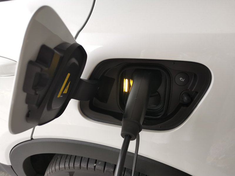 20230910_EV-Car-market_Volvo C 40-charger.jpg