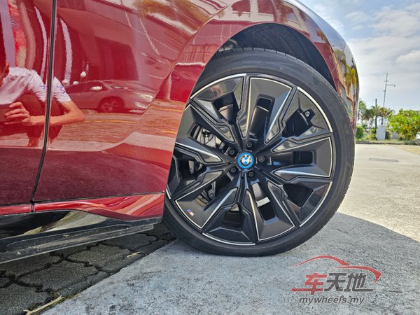 20231027_BMW-i7-M70-xDrive_20231022_103739.jpg