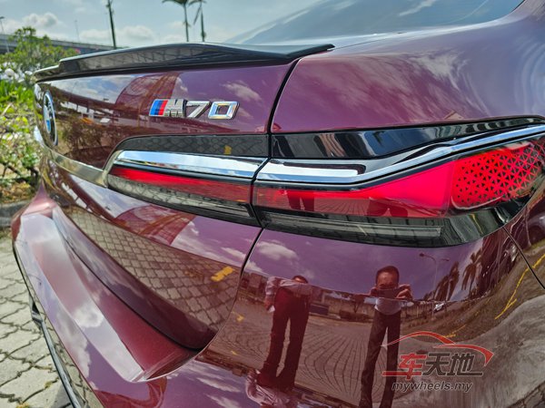 20231027_BMW-i7-M70-xDrive_20231022_104120.jpg