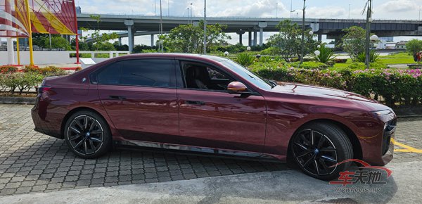 20231027_BMW-i7-M70-xDrive_20231022_104316.jpg
