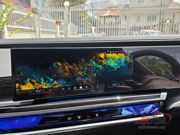 20231027_BMW-i7-M70-xDrive_20231022_112909.jpg