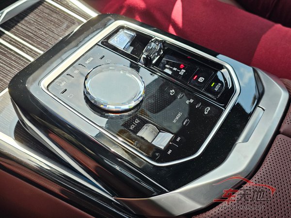 20231027_BMW-i7-M70-xDrive_20231022_112939.jpg