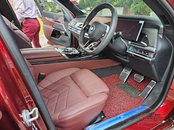 20231027_BMW-i7-M70-xDrive_20231022_114042.jpg