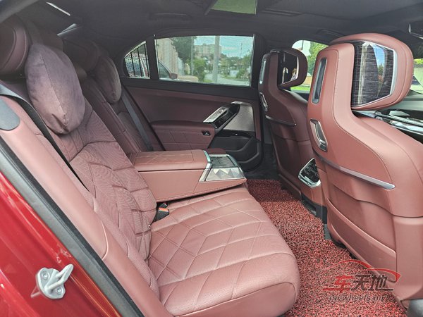 20231027_BMW-i7-M70-xDrive_20231022_114109.jpg
