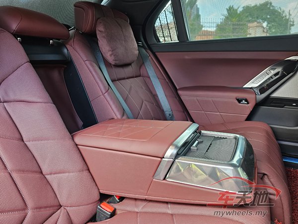 20231027_BMW-i7-M70-xDrive_20231022_114255.jpg