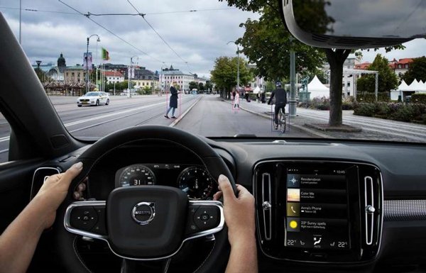▲Volvo Pilot Assist系统有待加强。