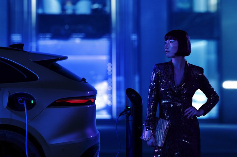 2023 Jaguar F-PACE_.03.jpg