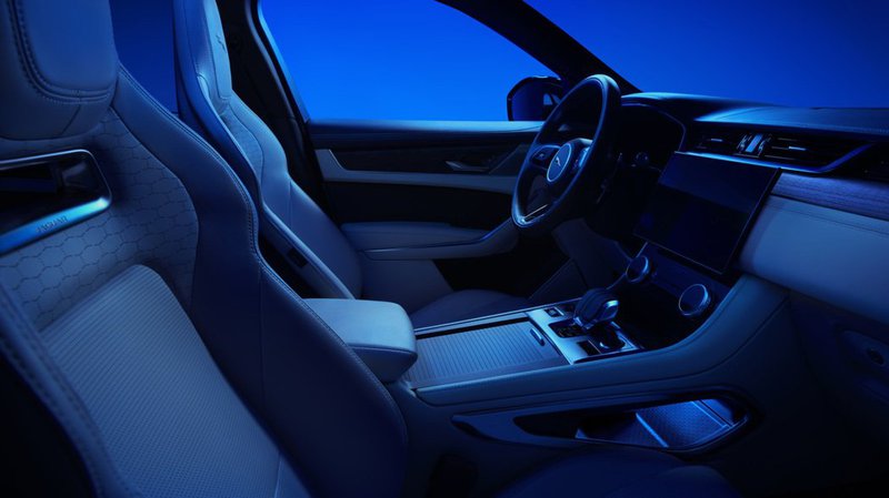 2023 Jaguar F-PACE_07.jpg