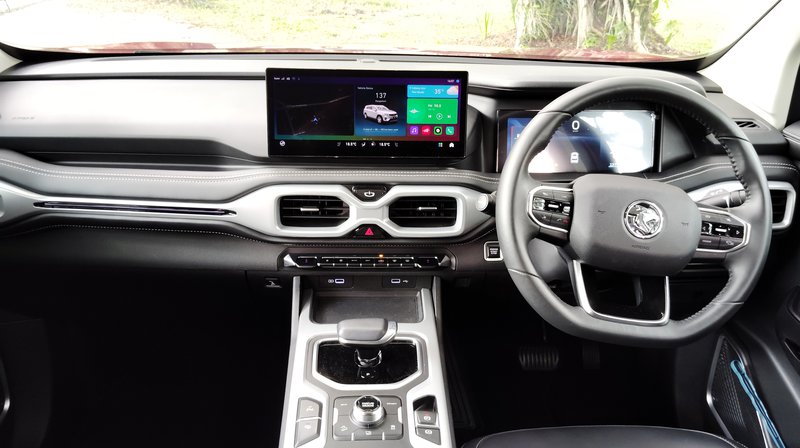 ▲Proton X90 搭载12.3寸荧幕主机、皮革座椅、360度全景摄像镜头等。