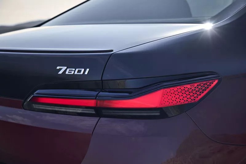 ▲BMW汽油车会渐渐把 i 字母取消。