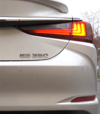 ▲性能规格自 300h 提升到 350h,一如 NX350h 一样。