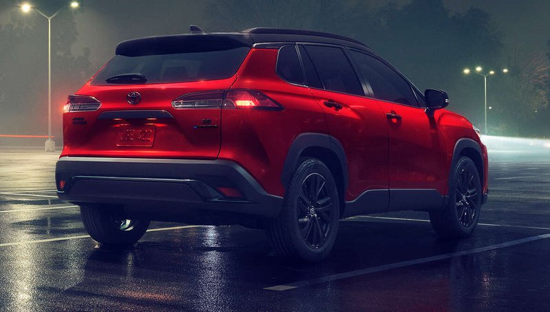 ▲TOYOTA在生产Mazda CX-50的美国阿拉巴马州工厂生产Corolla Cross,也为汽油动力LE和XLE车型以及油电动力SE和XSE增添全新“Soul Red Crystal”魂动红车色选项。(图:Toyota USA)