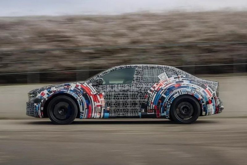 纯电 BMW M3 预计搭载四马达动力系统,输出超过 1000 匹马力,性能惊人。