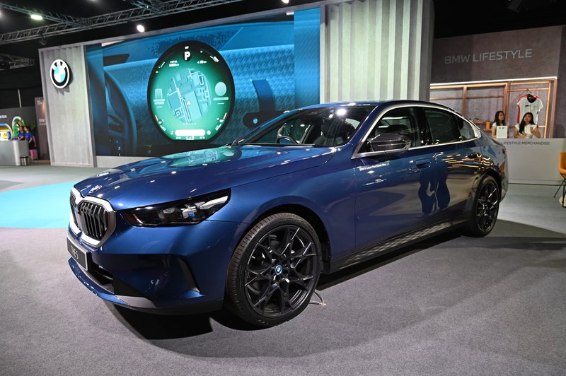 2024 BMW 5 Series 520i_FE240522tzjz33.JPG