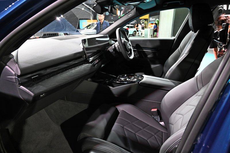 2024 BMW 5 Series 520i_FE240522tzjz44.JPG