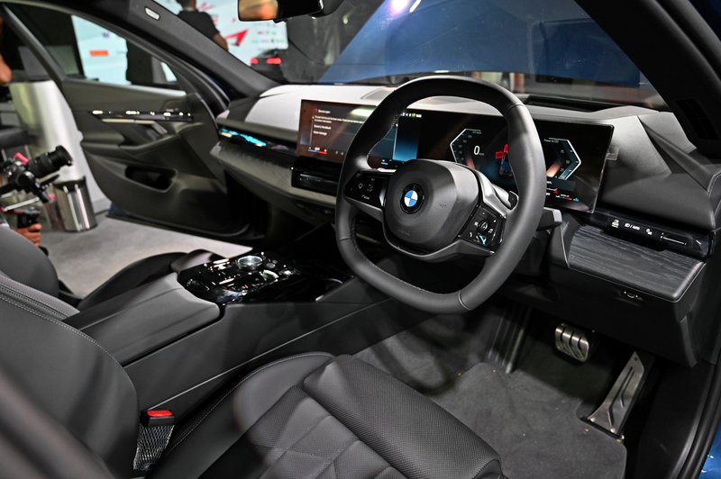 2024 BMW 5 Series 520i_FE240522tzjz49.JPG