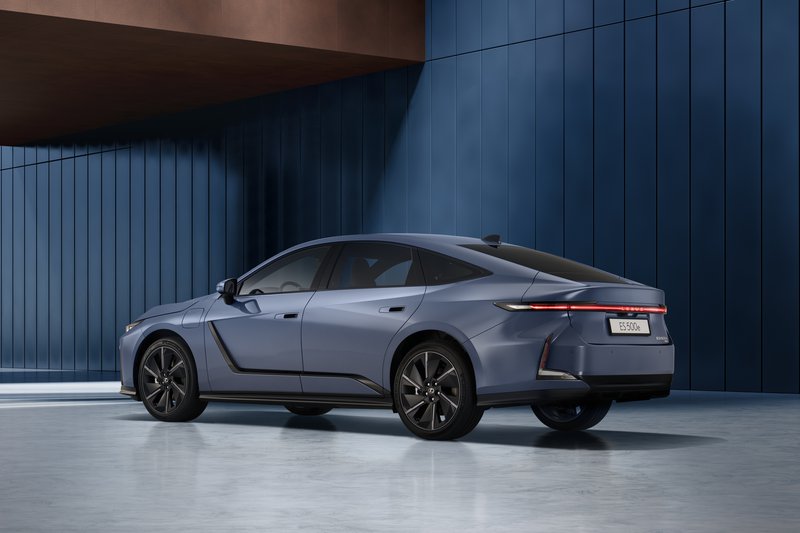 2025-es500e-eupremiere-static-002.jpg