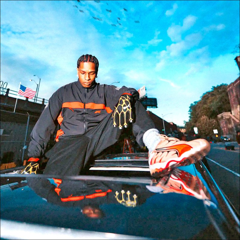 ▲饶舌歌手A$AP Rocky担任PUMA F1系列创意总监，引领赛车风格潮流。