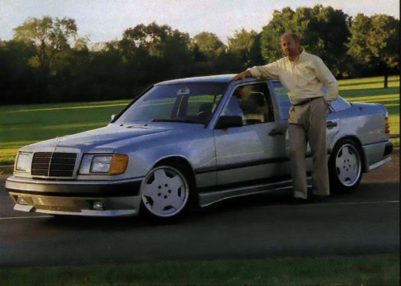 ▲AMG北美创始人Richard Buxbaum展示他的500SEL AMG。