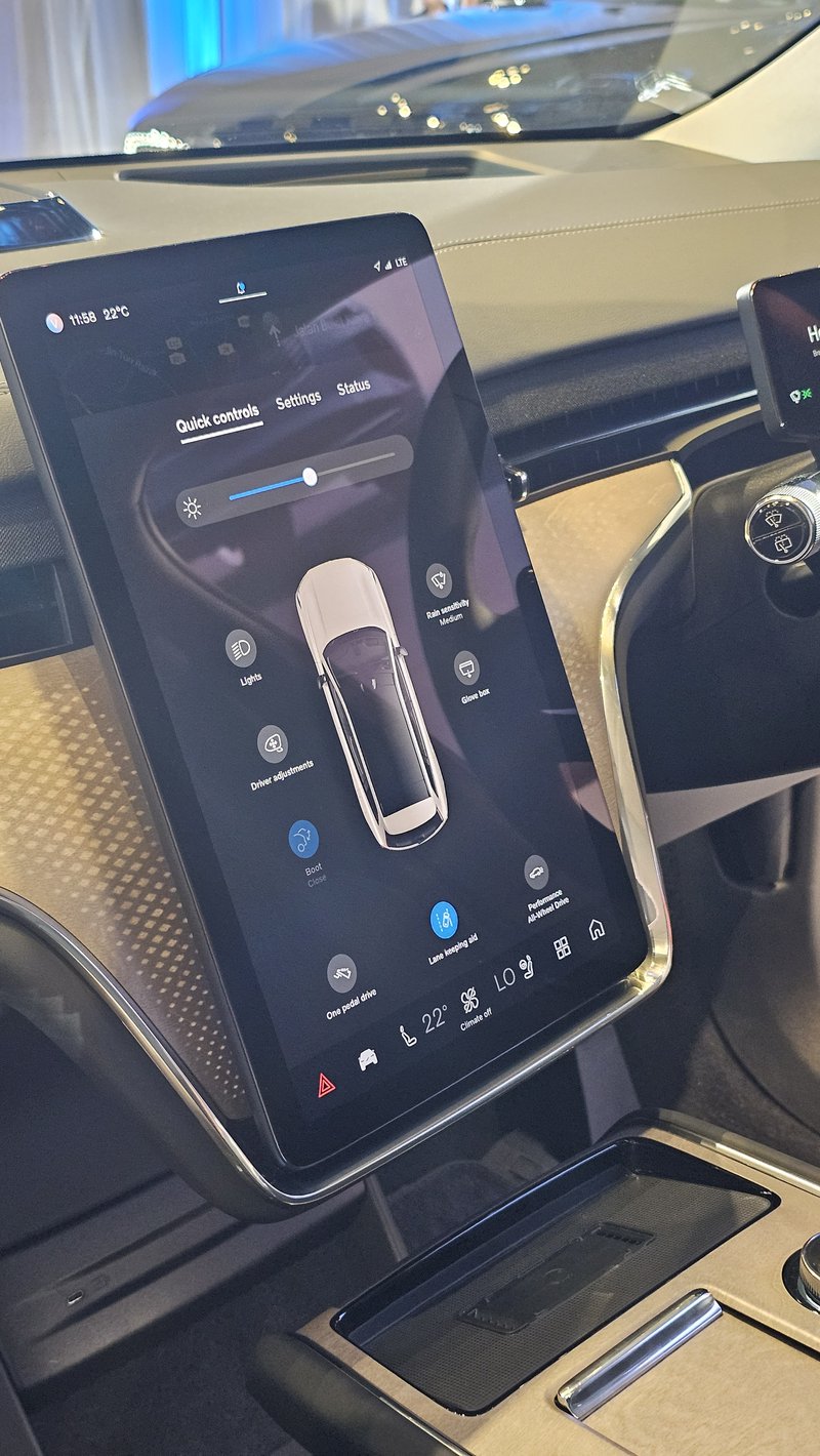 20250410_2025 Volvo EX90_06.jpg