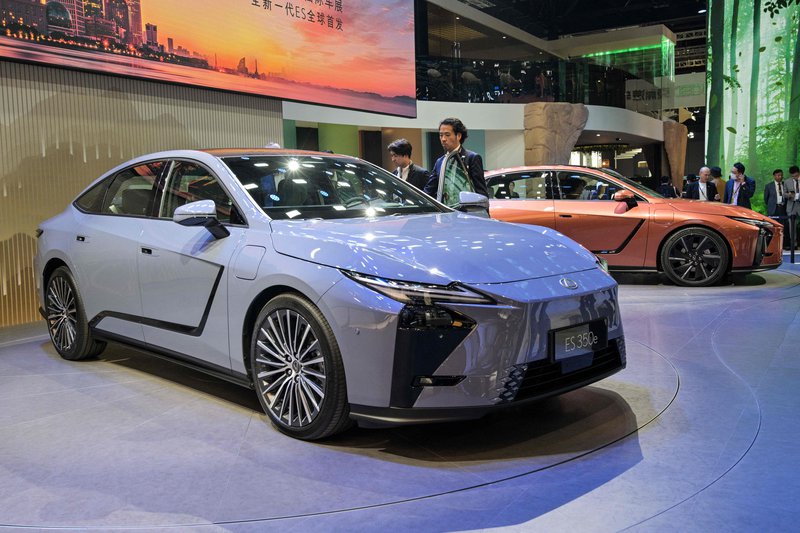 ▲ES350e 搭载前轮驱动纯电系统。(图:美联社/法新社)