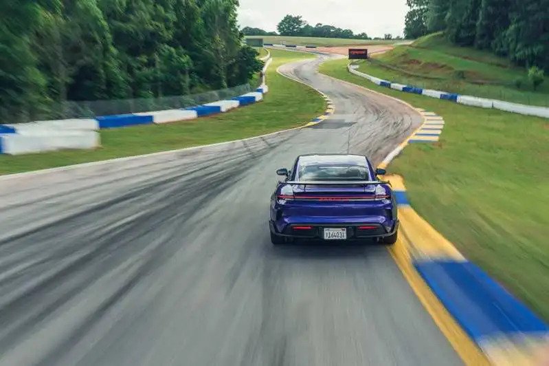 20250629_Porsche Taycan Turbo GT_3.jpg