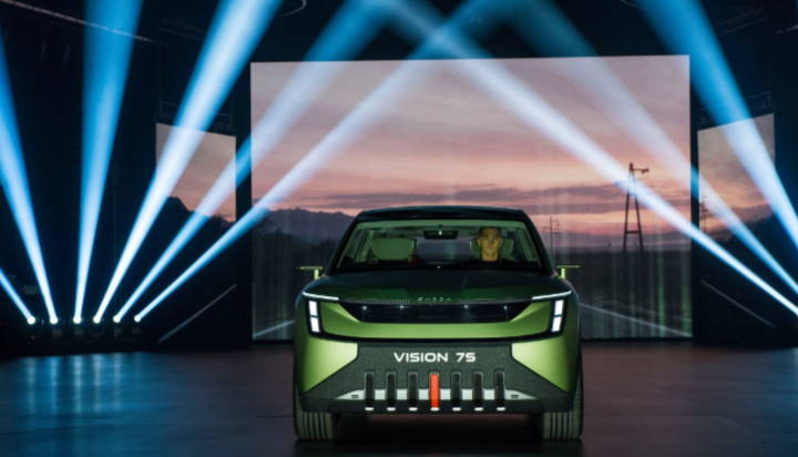 ▲Skoda将以Vision 7S概念车为蓝本打造全新七人座纯电SUV,预计命名为“Space”。图为Vision 7S概念车。
