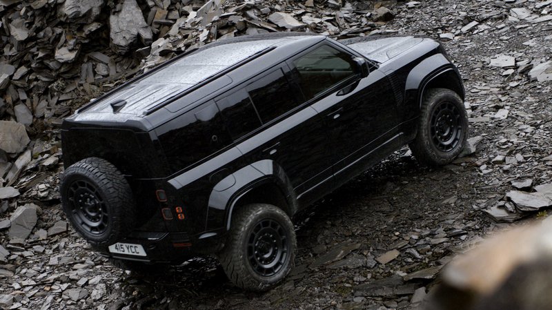 20250711 Land Rover Defender OCTA Black _01.jpg