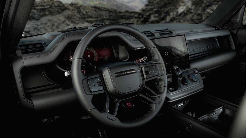 20250711 Land Rover Defender OCTA Black _09.jpg