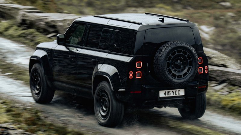 20250711 Land Rover Defender OCTA Black _11.jpeg