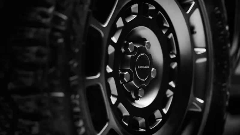 20250711 Land Rover Defender OCTA Black _12.jpg