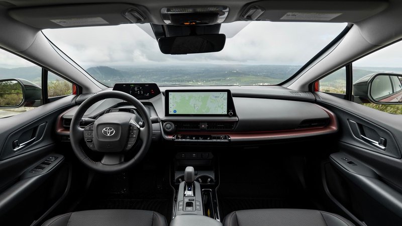 ▲新款Prius C内装升级仪表板，同时顶规车型用料提升。