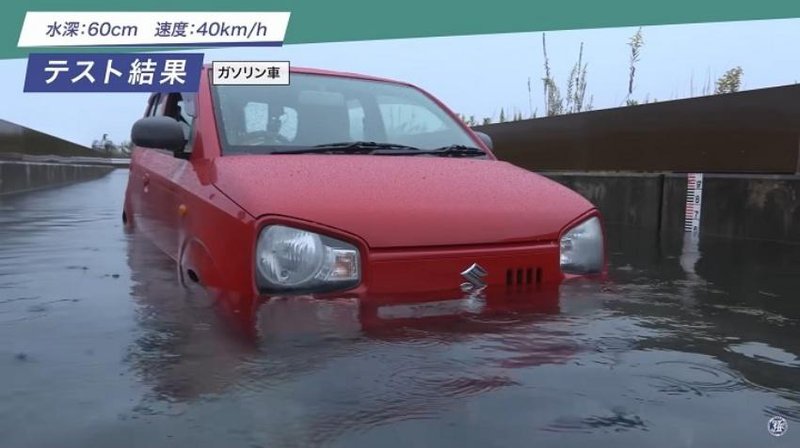 ▲Suzuki Alto在60公分深积水中以时速40km/h行驶时,途中熄火无法完成测试。
