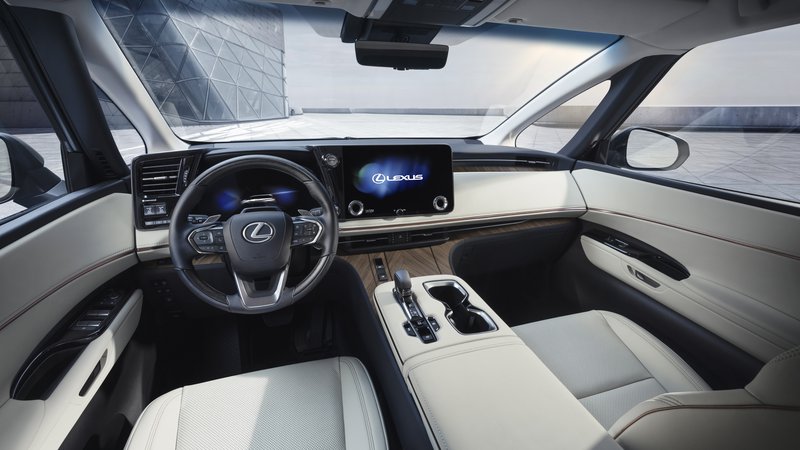 20250725_Lexus LM_03.jpg