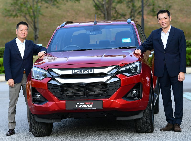 ▲大马Isuzu首席执行员山口朋之（左）与大马Isuzu首席营运员工藤谦一。