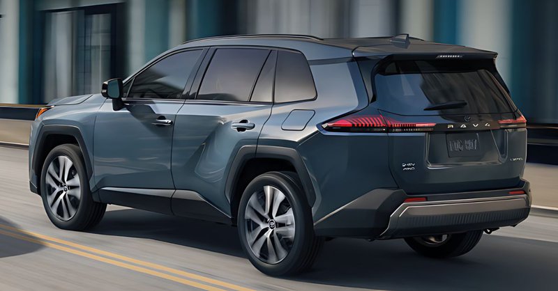 ▲6 代 RAV4 车长介于约 4,595–4,618mm,轴距维持 2,690mm,空间虽未显著成长,但仍稳固每代实用空间表现 。