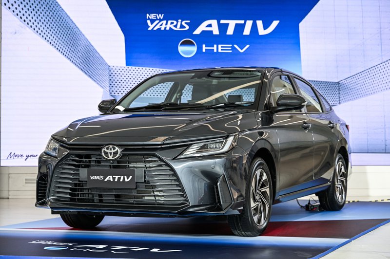▲Toyota 在泰国发表 Vios(当地称 Yaris Ativ)HEV 油电版本,主打高效节能。图为 Vios HEV Premium 车型。