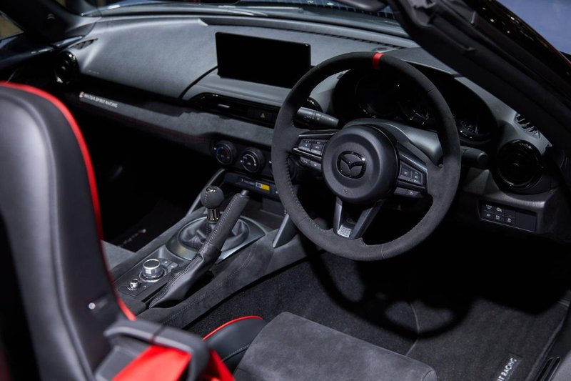 ▲Spirit Racing Roadster 12R座舱设计洋溢浓厚战斗氛围。