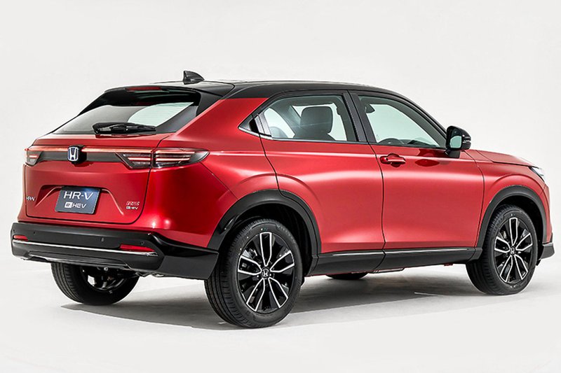 ▲HR-V RS 搭载专属水箱护罩与红色饰条，并配上 18 寸新款轮圈，展现更鲜明的运动气息。