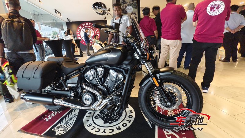 ▲Indian Super Scout，带有旅行风格，装备更丰富，适合长途骑行。风挡、行李架等配置，让它既有复古味又更实用，是喜欢跨州或周末远行的好选择。